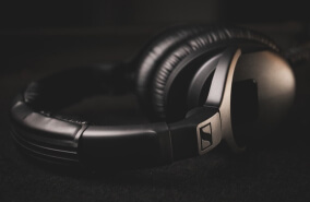 freelance-voice-over-studio-gear-headphone