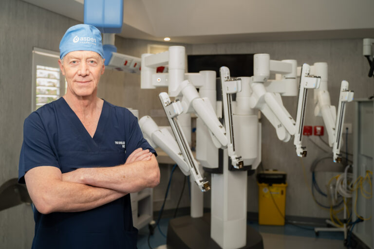 Media release: Urology Hospital celebrates 3 500 robotic procedures (Dr L Coetzee and the da Vinci X)